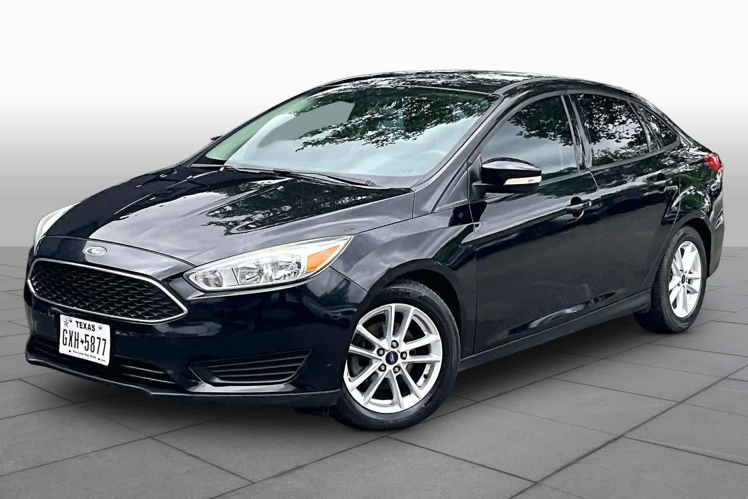 2016 Ford Focus Sedan SE's photo