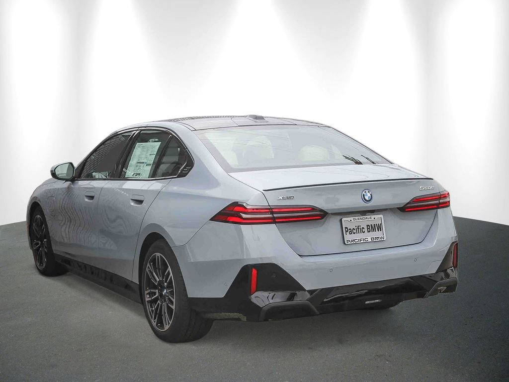 New 2027 Brooklyn Grey Metallic BMW 550e xDrive image 4