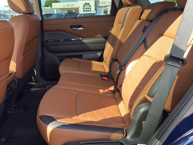 Used 2025 Blue Nissan Platinum image 22
