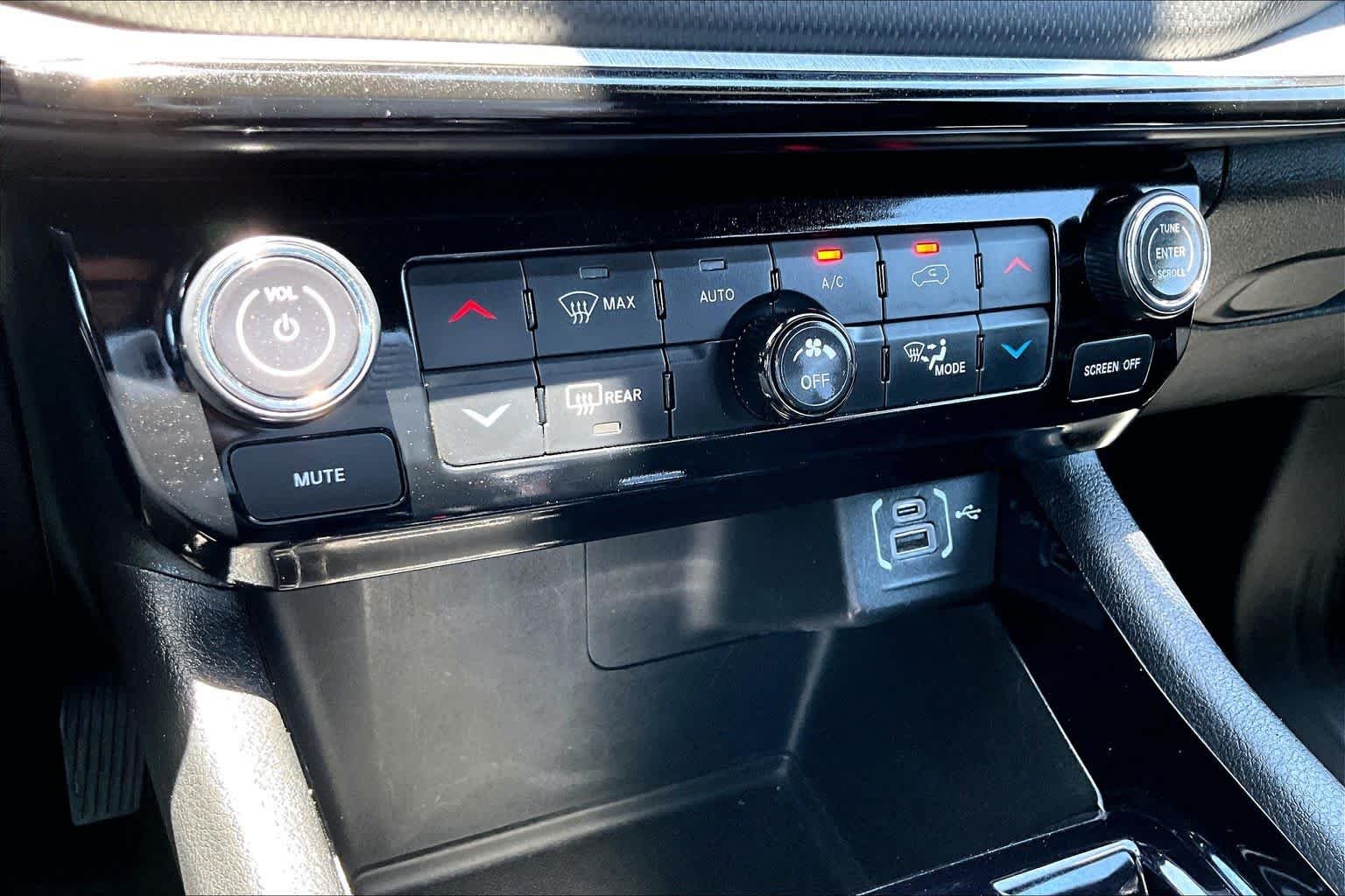 Used 2024 Bright White Clearcoat Jeep Trailhawk image 34