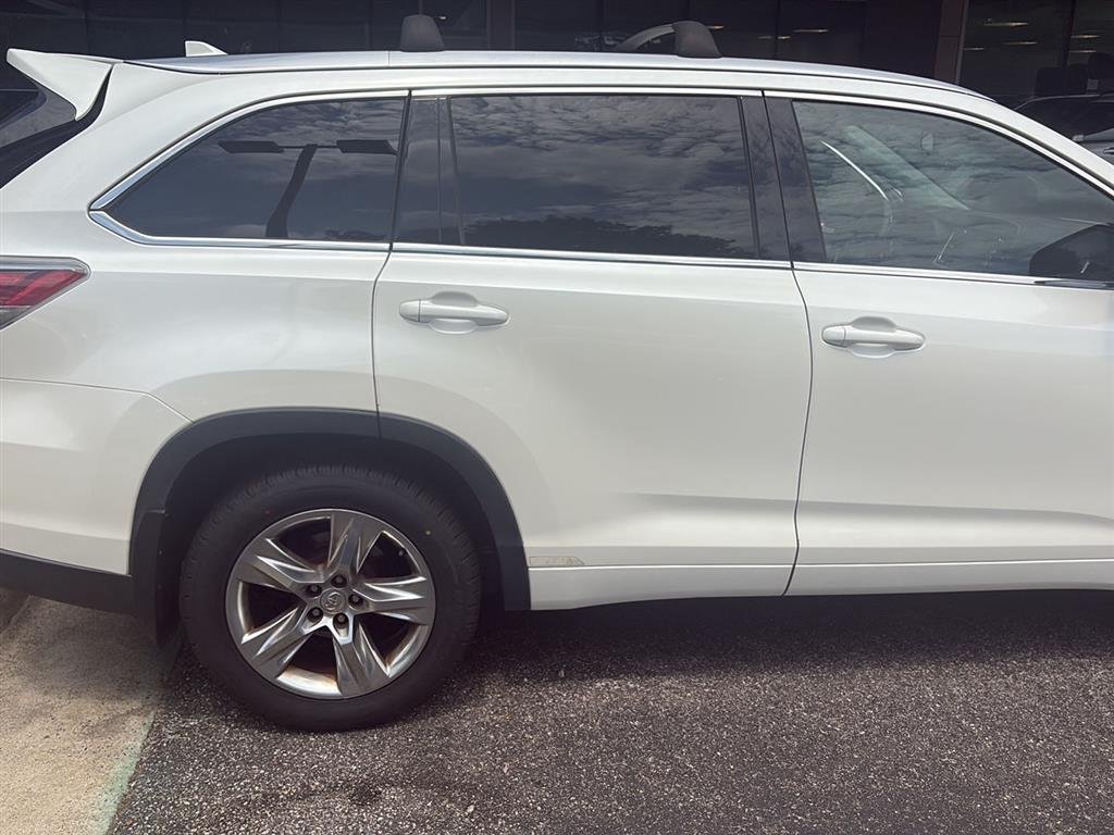 Used 2014 WHITE TOYOTA  image 19
