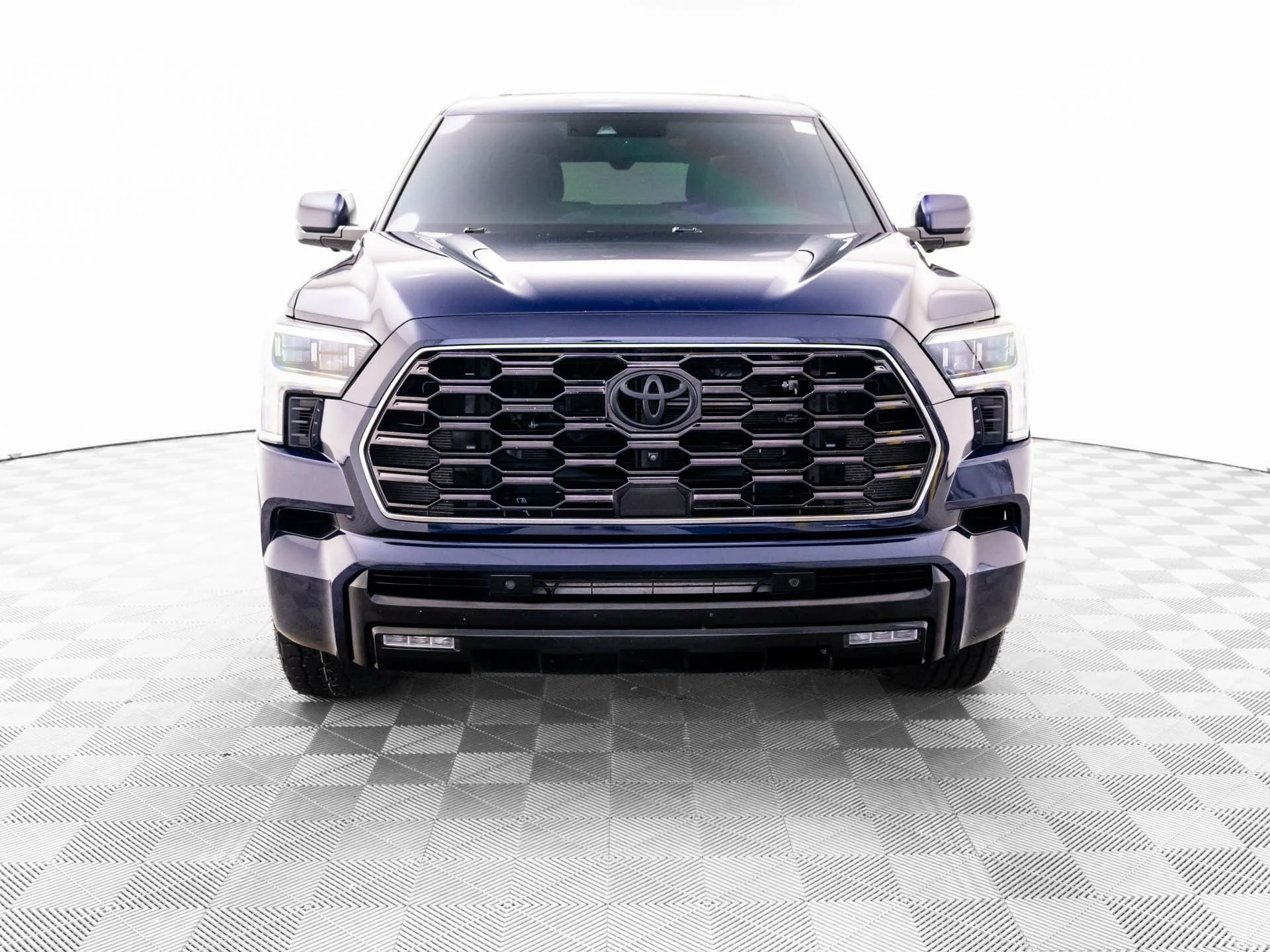 Used 2024  Toyota Platinum image 9