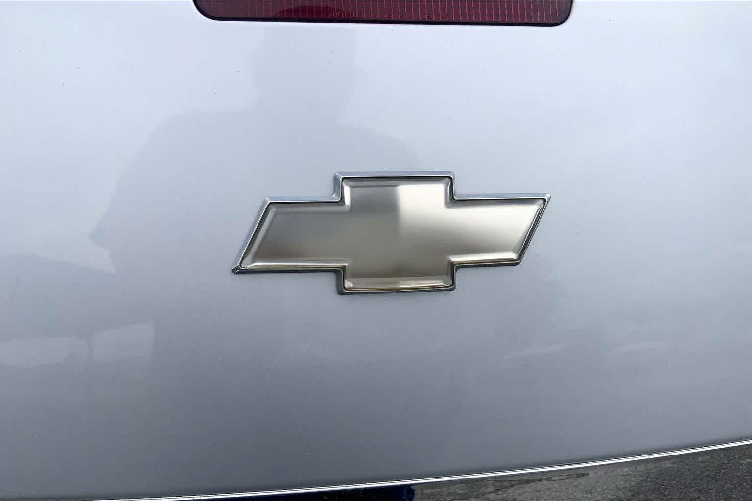 Used 2010 Silver Ice Metallic Chevrolet LT image 29