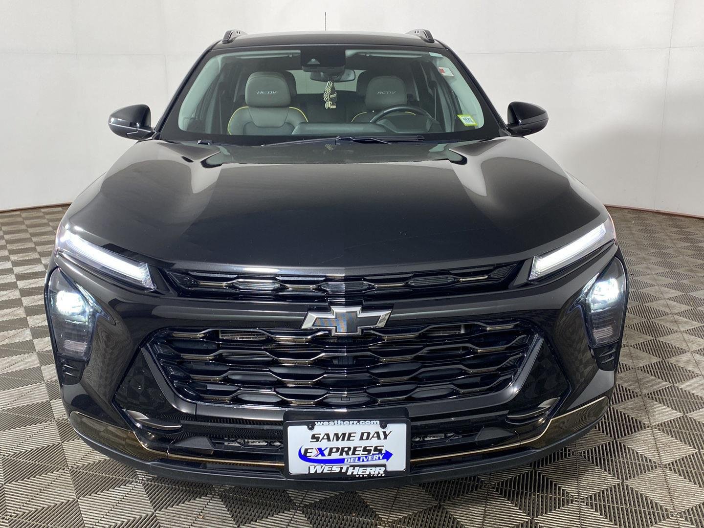 Used 2025 Mosaic Black Metallic Chevrolet ACTIV image 7