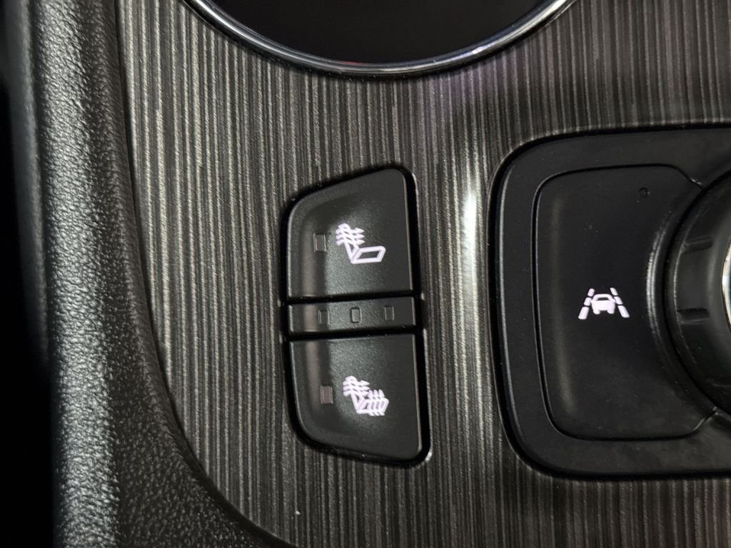 Used 2023 Sterling Metallic GMC SLT image 31