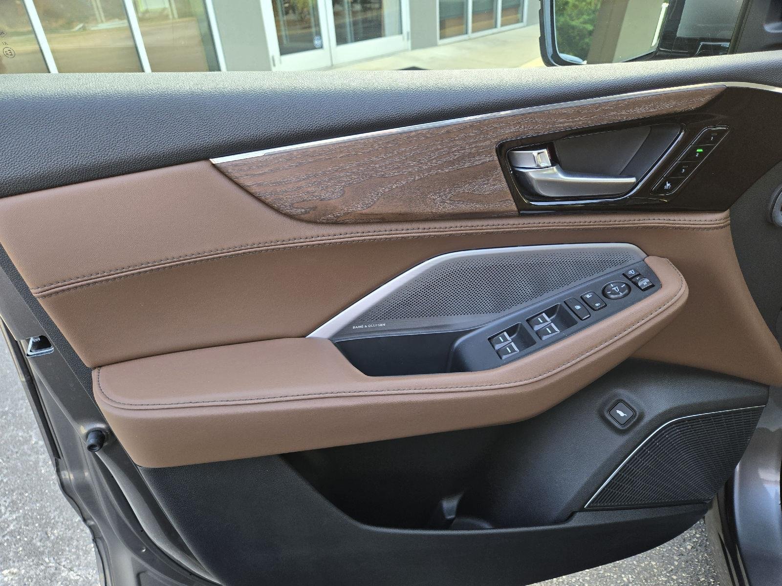Used 2026 Liquid Carbon Metallic Acura SH-AWD w/Advance image 12