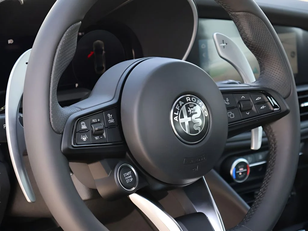 New 2026 Vulcano Black Metallic Alfa Romeo Base image 20