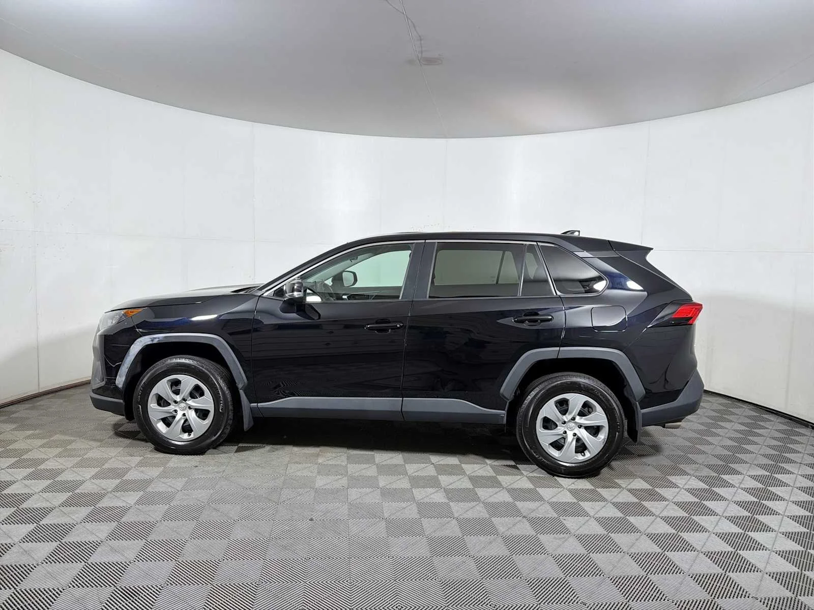 Used 2022 Midnight Black Metallic Toyota LE image 4