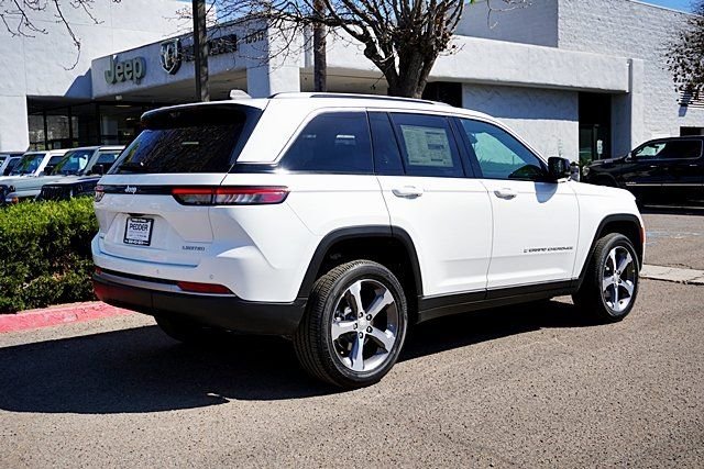 New 2026 Bright White Clear-Coat Exterior Paint Jeep Limited image 9