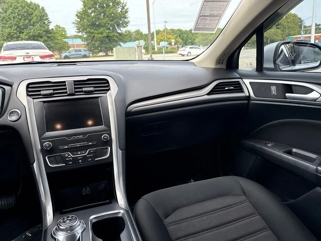 Used 2019 Silver Ford SE image 10