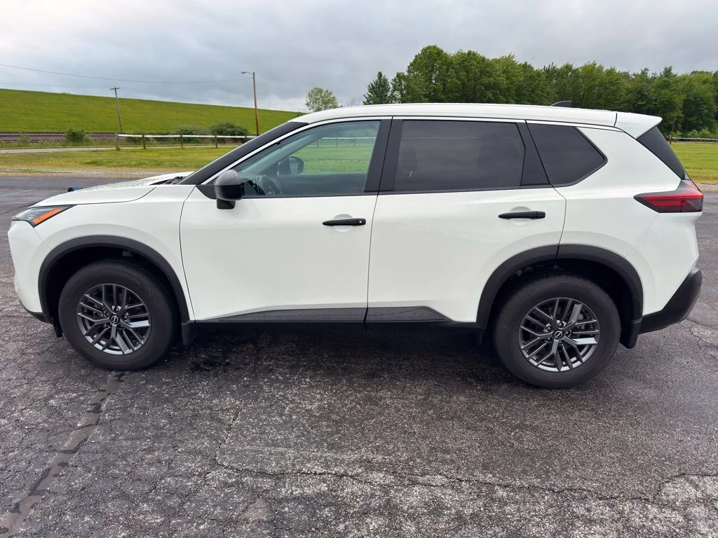 Used 2023 White Nissan S image 15