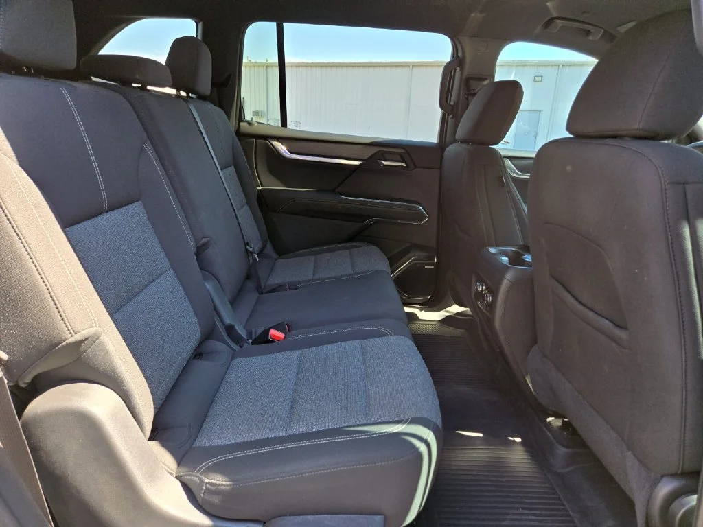 Used 2025 White GMC Elevation image 19