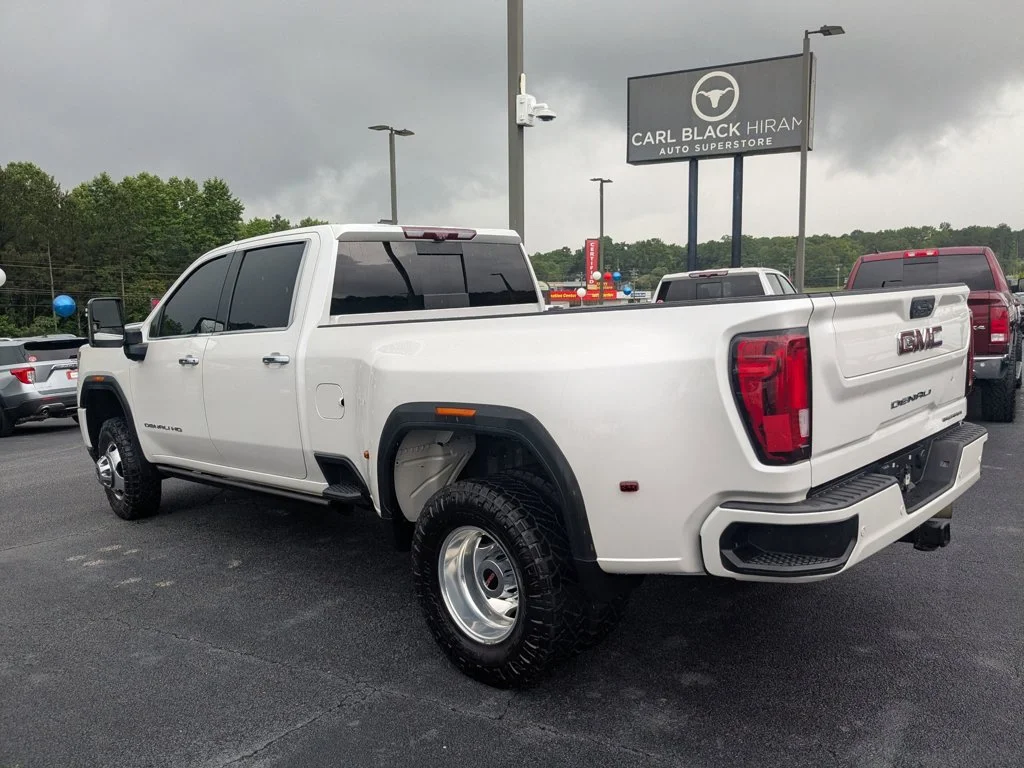 Used 2022 White Frost Tricoat GMC Denali image 6