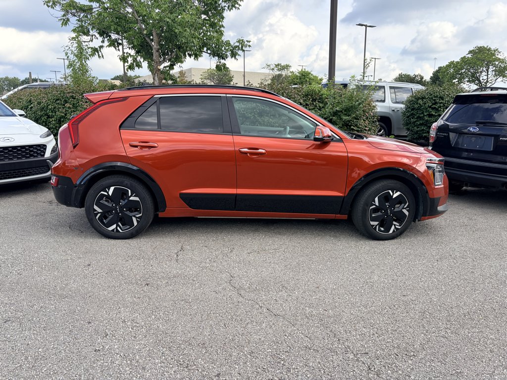 Used 2023 Fire Orange Kia Wave image 5