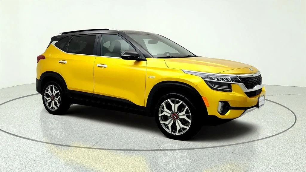 Used 2021 Starbright Yellow Kia SX DCT AWD image 3