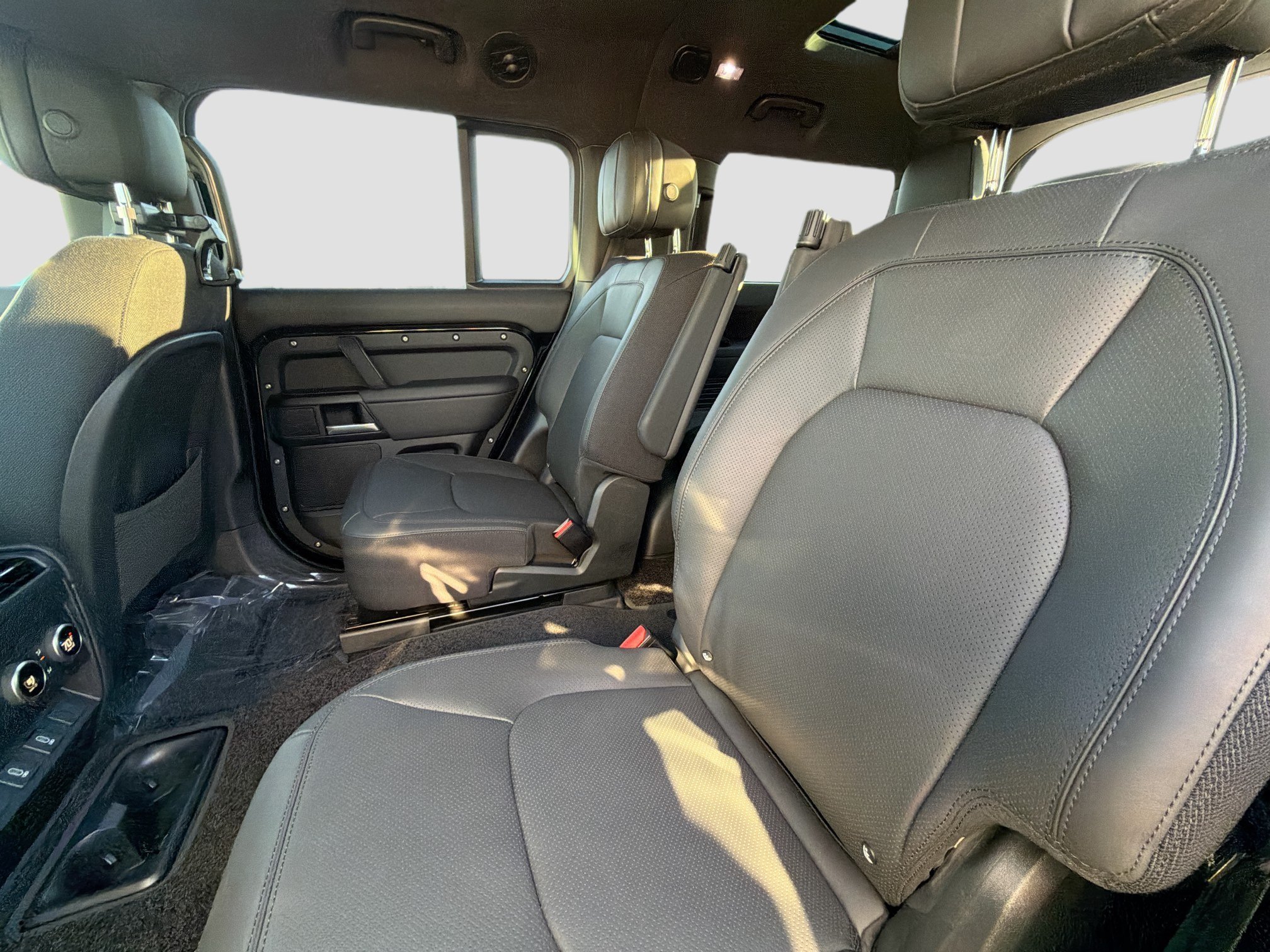 2026 Land Rover Defender V8 - Photo 21