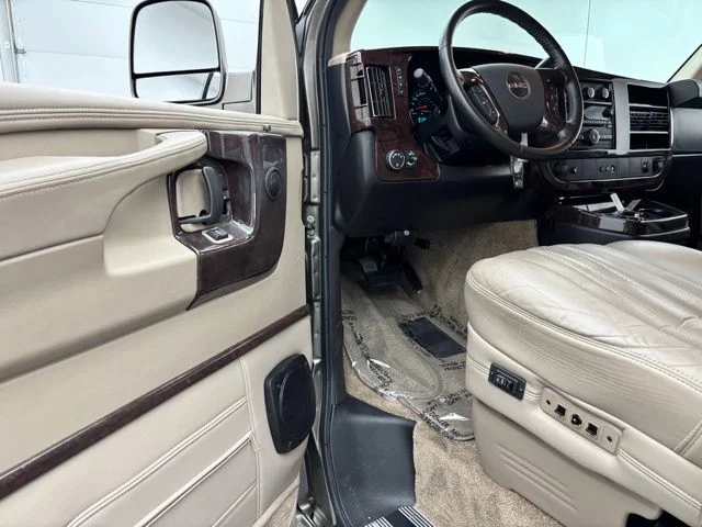 Used 2012 Special Paint GMC Explorer Limited SE image 17