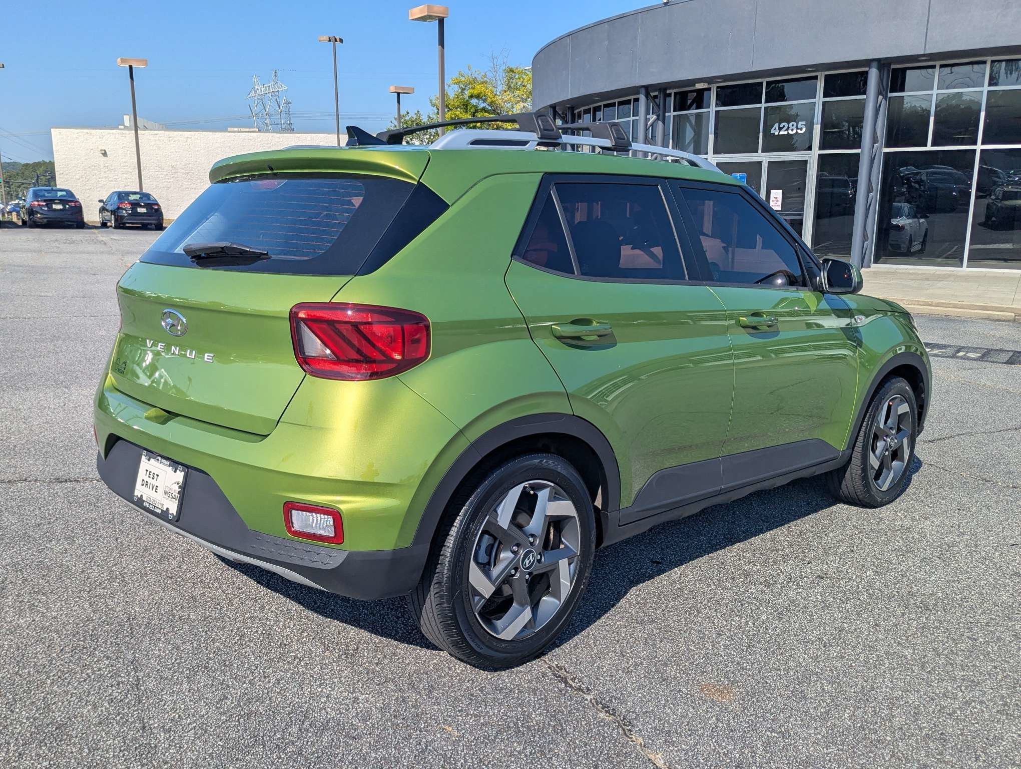 Used 2022 Green Hyundai SEL image 3
