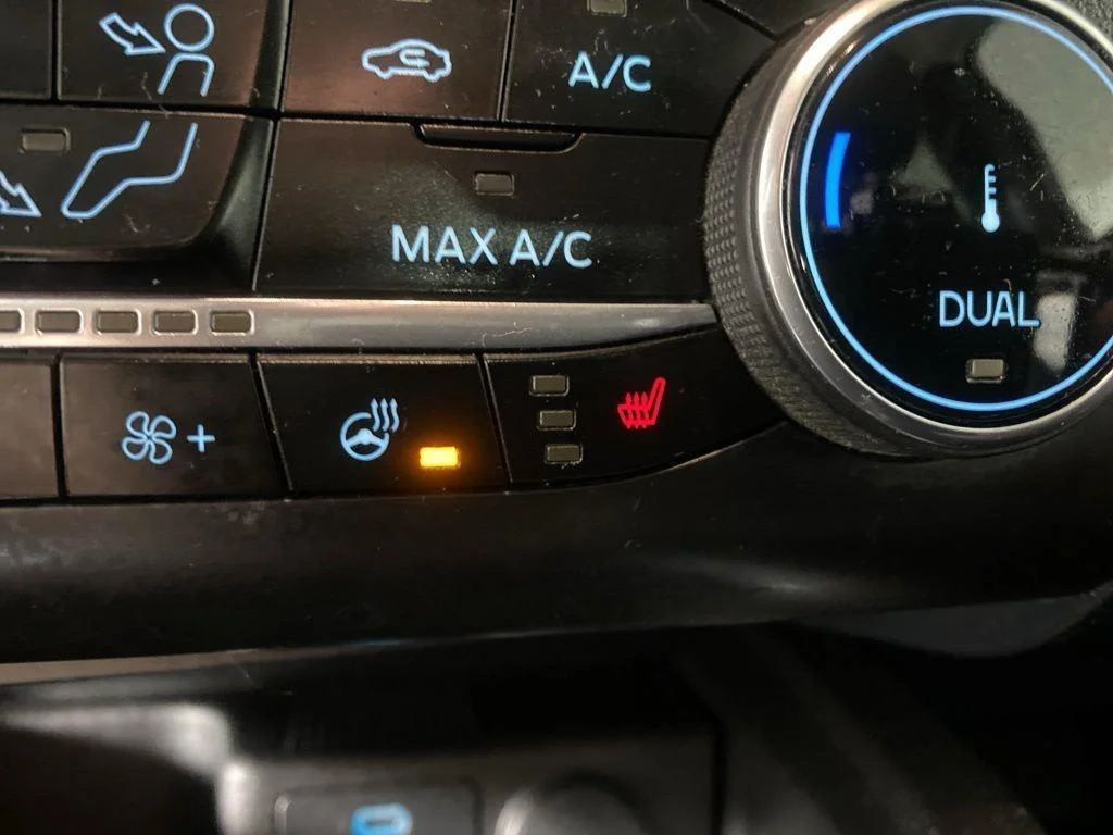 Used 2023 Cinnabar Red Ford Active image 20