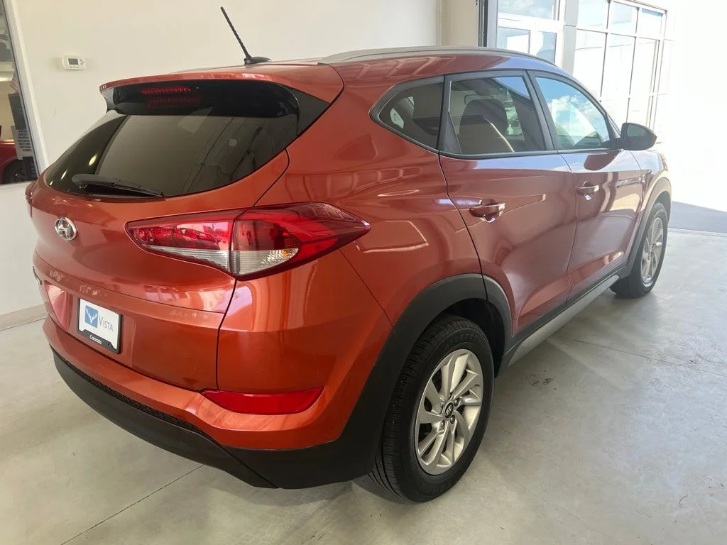Used 2017 Sunset Hyundai SE image 6