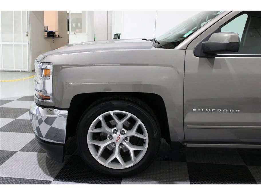 Used 2017 Pepperdust Metallic Chevrolet LT image 9