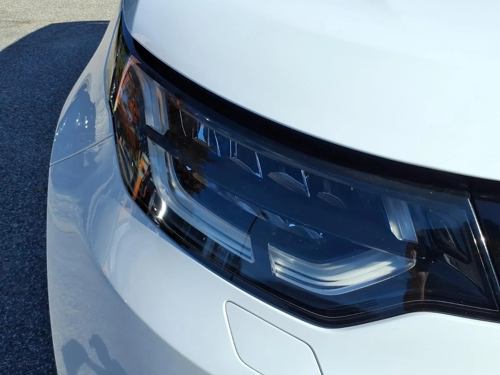 Used 2020 Fuji White Land Rover SE image 6