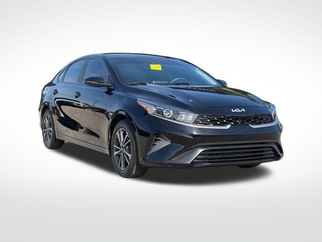 2023 Kia Forte LXS AT's photo