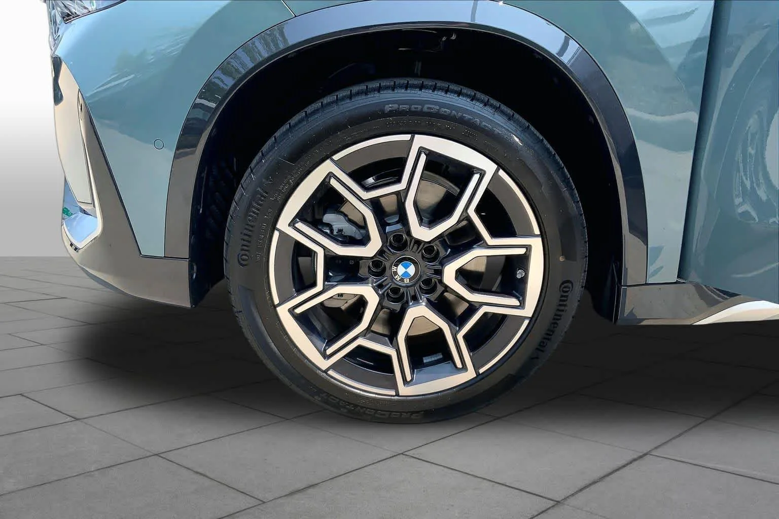 New 2026 Cape York Green Metallic BMW xDrive28i image 12
