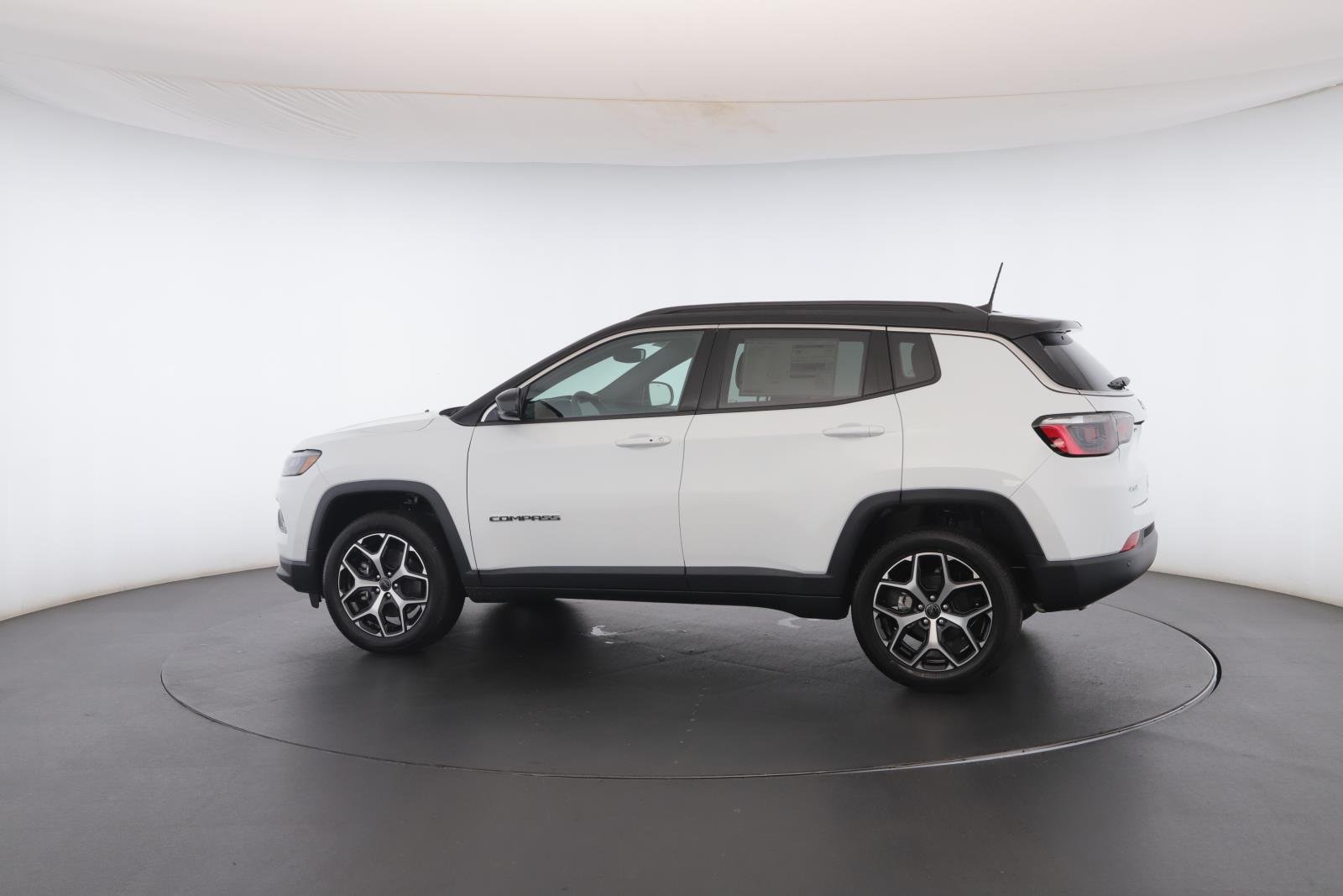 New 2026 Bright White Clear-Coat Exterior Paint Jeep Limited 4x4 image 18