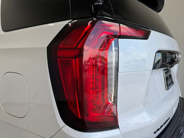 Used 2021 White Frost Tricoat GMC Denali image 35