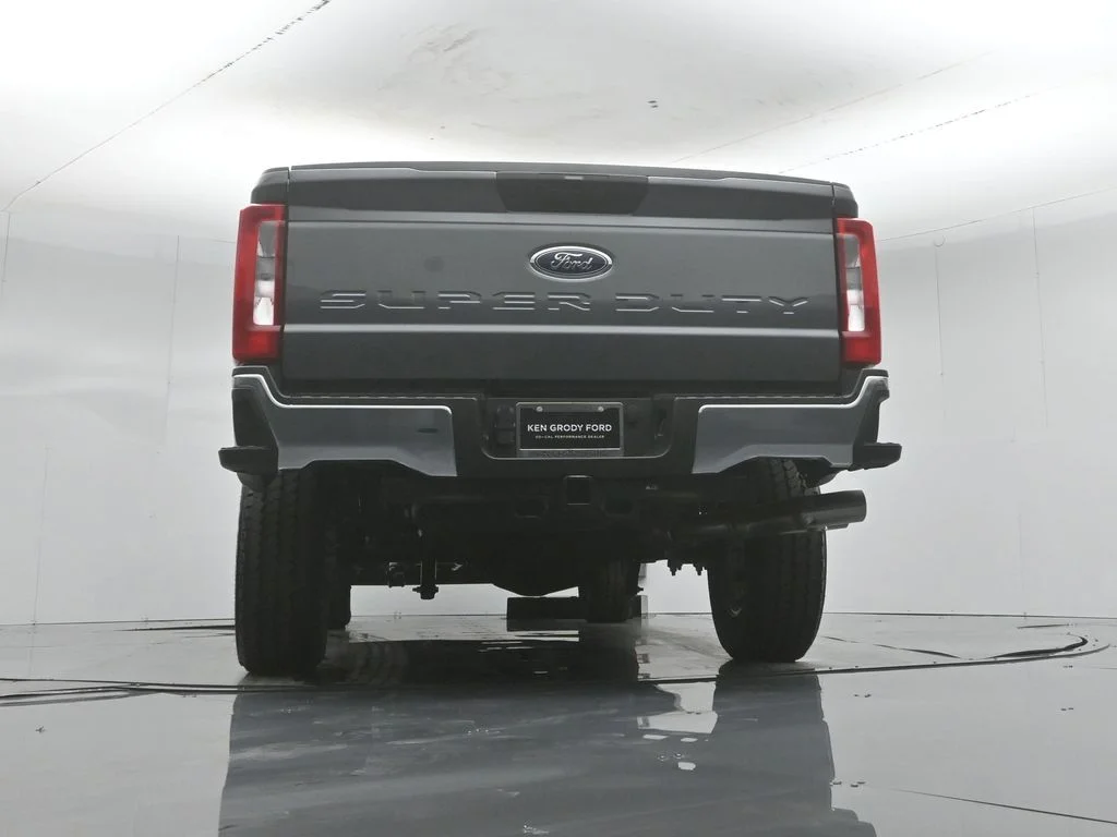 New 2026 Carbonized Gray Metallic Ford XLT image 48