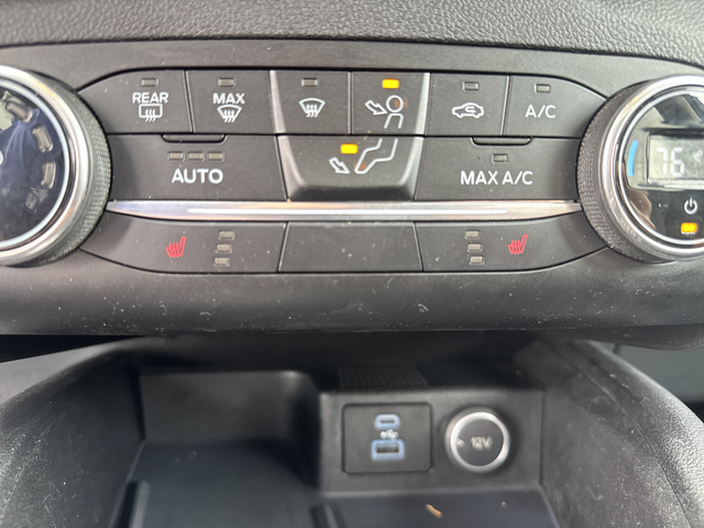 Used 2020 Star White Metallic Tri-Coat Ford SE Sport Hybrid image 12