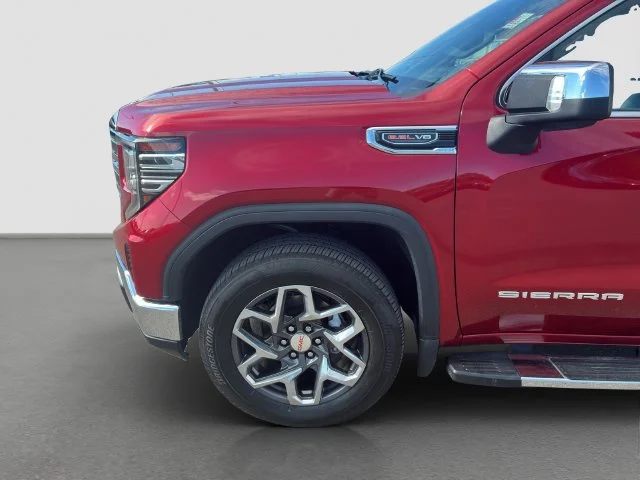 Used 2022 CAYENNE RED TINTCOAT GMC SLT image 10