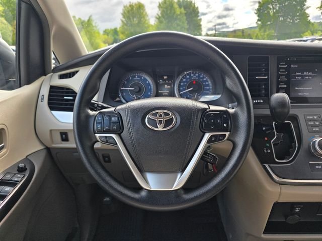 Used 2018 Walnut Toyota LE image 23