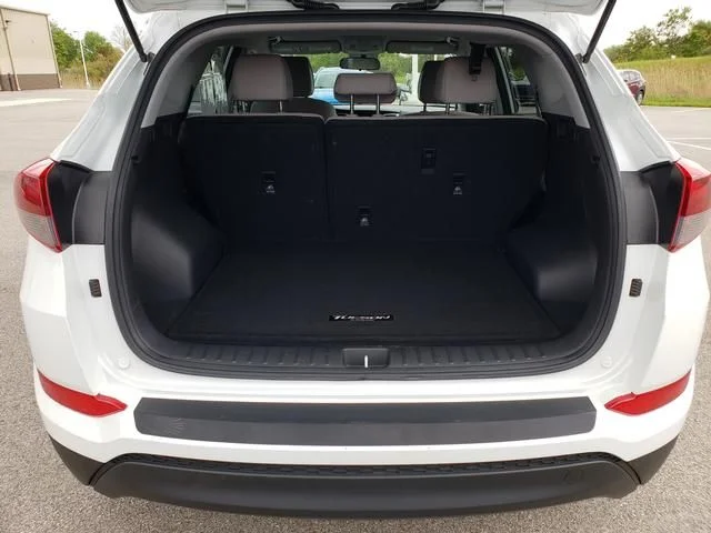 Used 2018 White Hyundai SE image 7