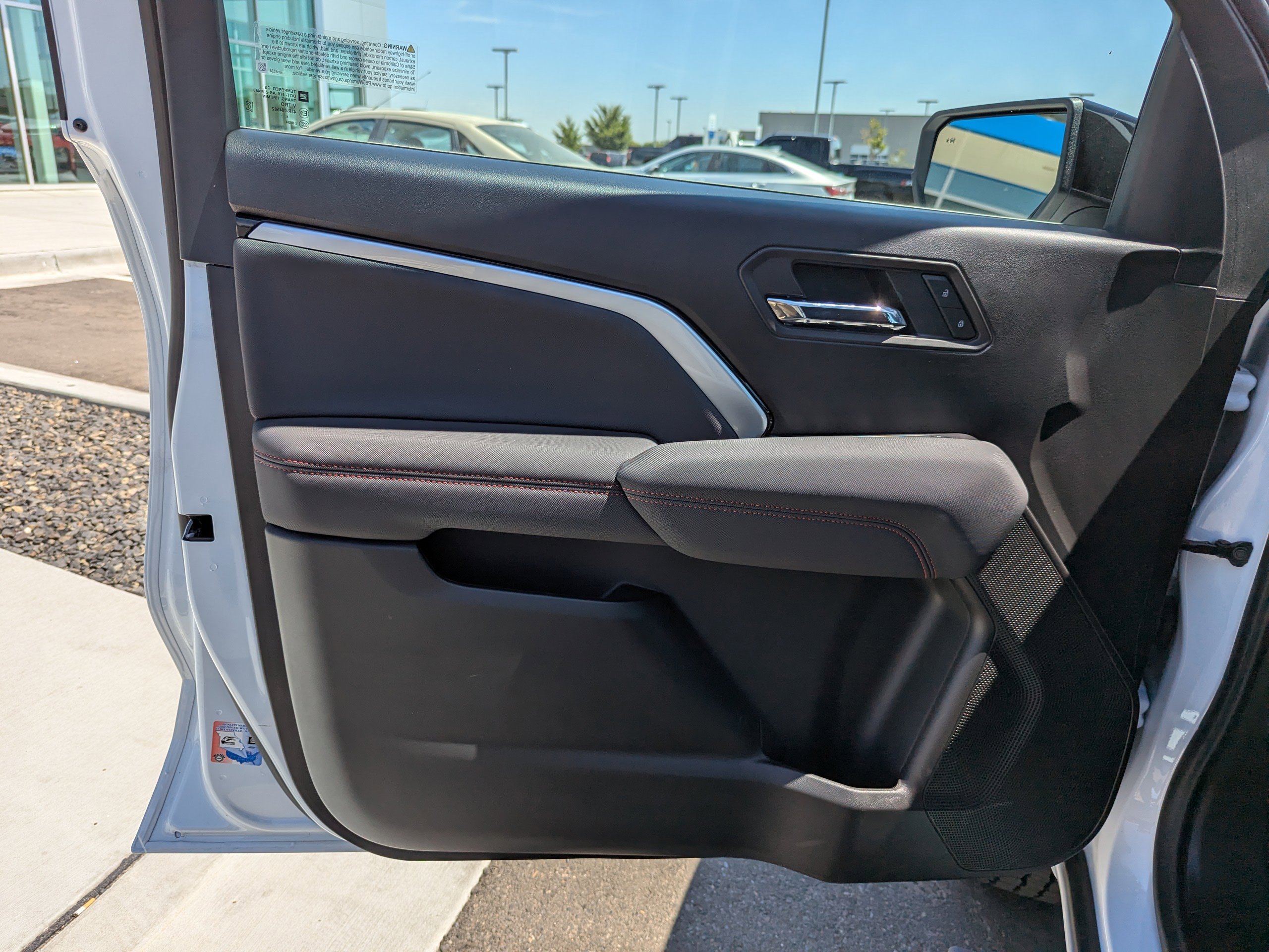 2025 Chevrolet Colorado Z71 - Photo 8