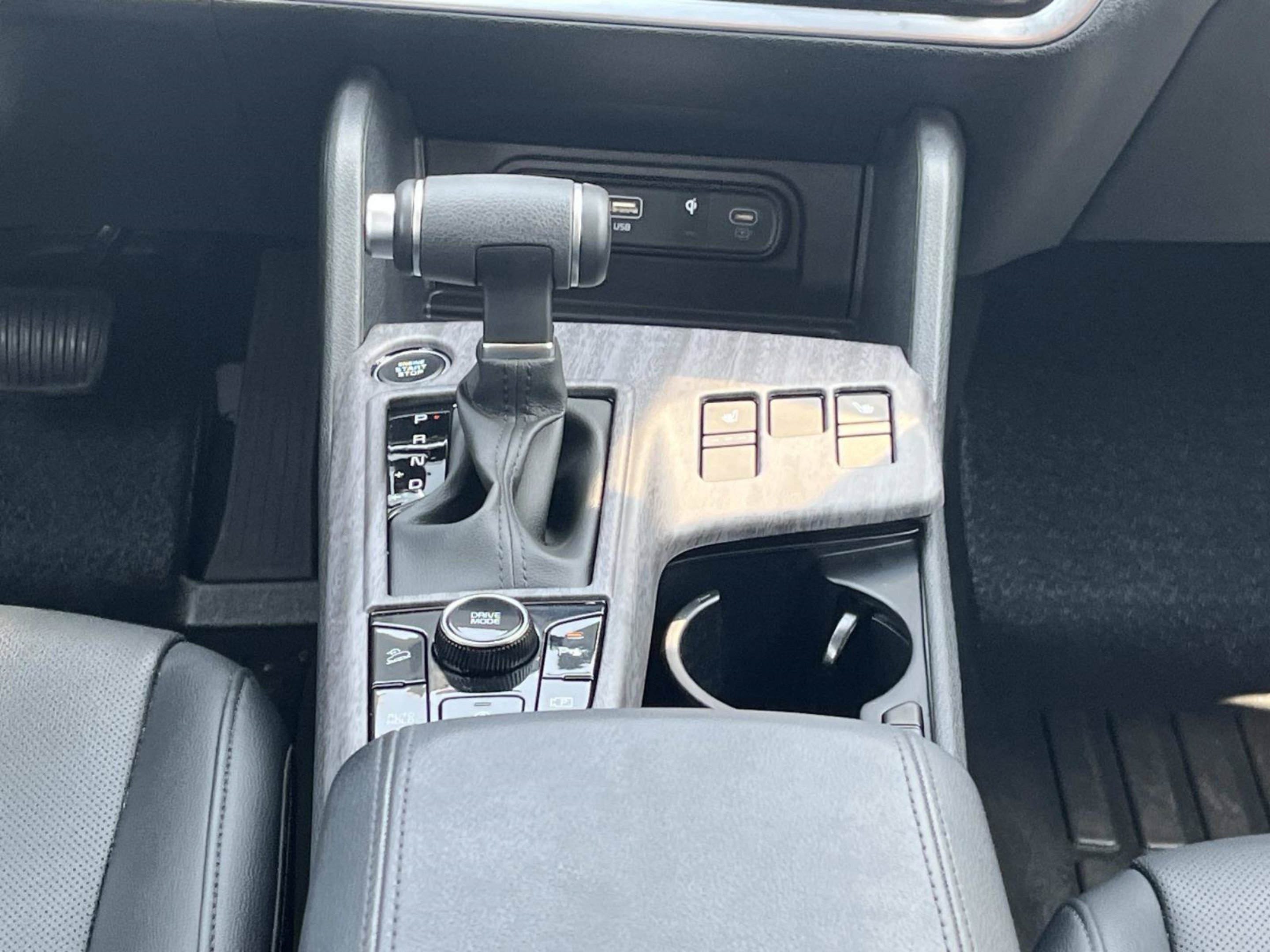 Used 2025 Glacial White Pearl Kia EX image 16