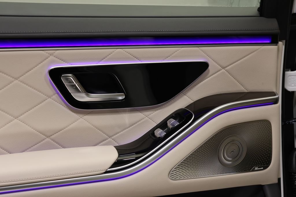 New 2026 MANUFAKTUR Moonlight White Metallic Mercedes-Benz S 580 image 40