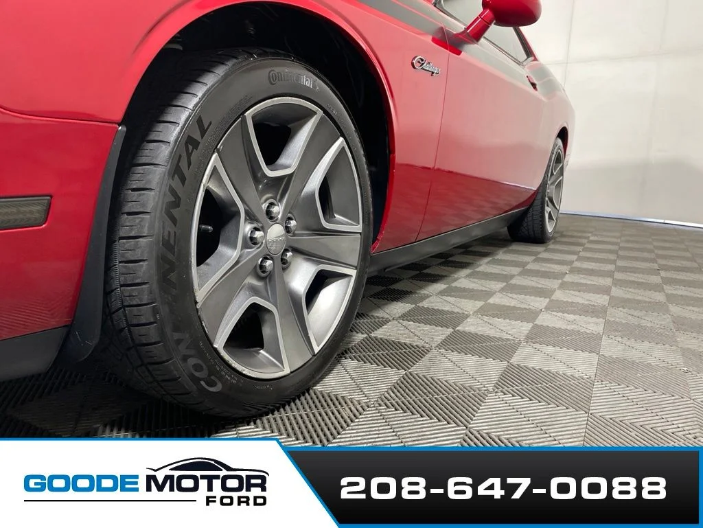 Used 2012 Redline 3 Coat Pearl Dodge R/T image 21
