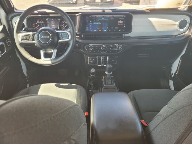 Used 2025 White Jeep Sahara image 16