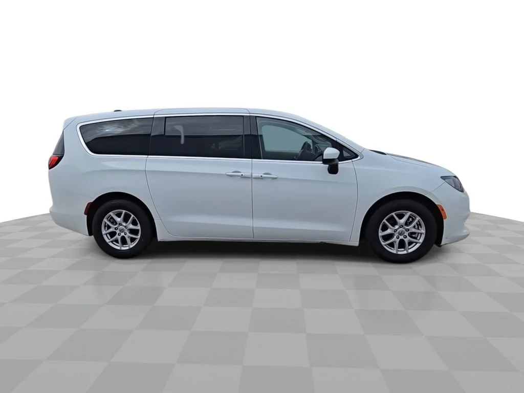 Used 2023 White Chrysler LX image 9