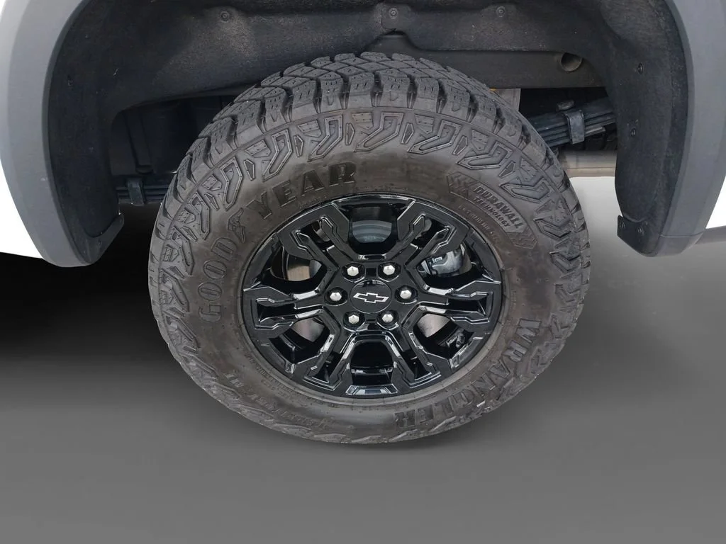 Used 2025 Summit White Chevrolet ZR2 image 8