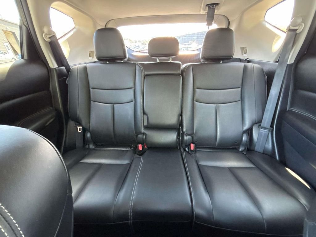 Used 2024 Gray Nissan SV image 9