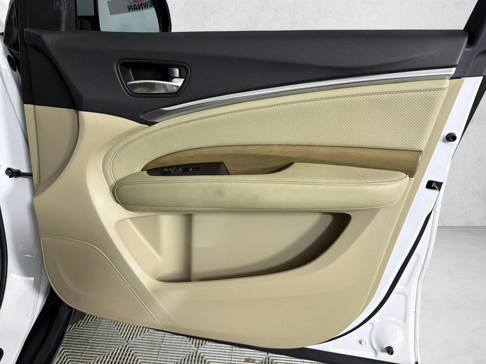 Used 2020 White Acura w/Technology Pkg image 16