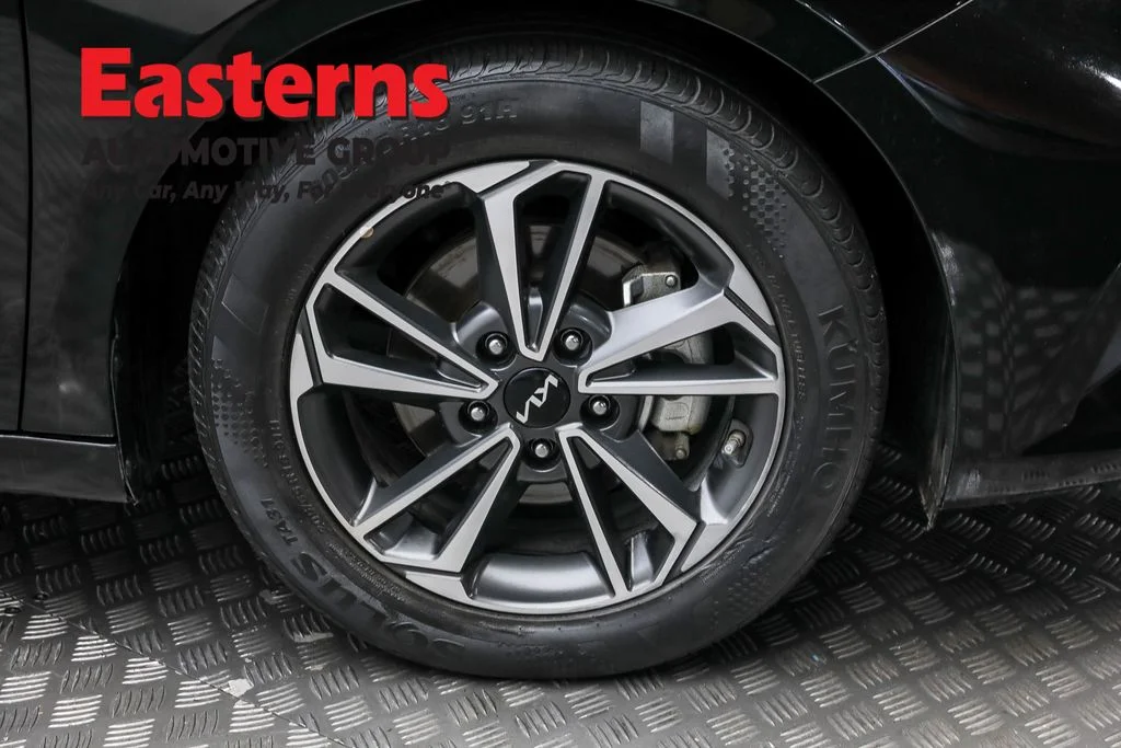 Used 2024 Black Kia LXS image 30