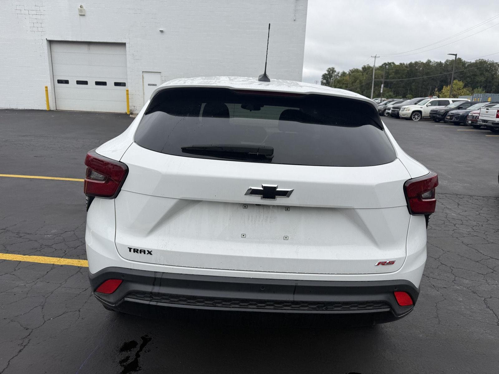 Used 2025 Summit White Chevrolet 1RS image 4