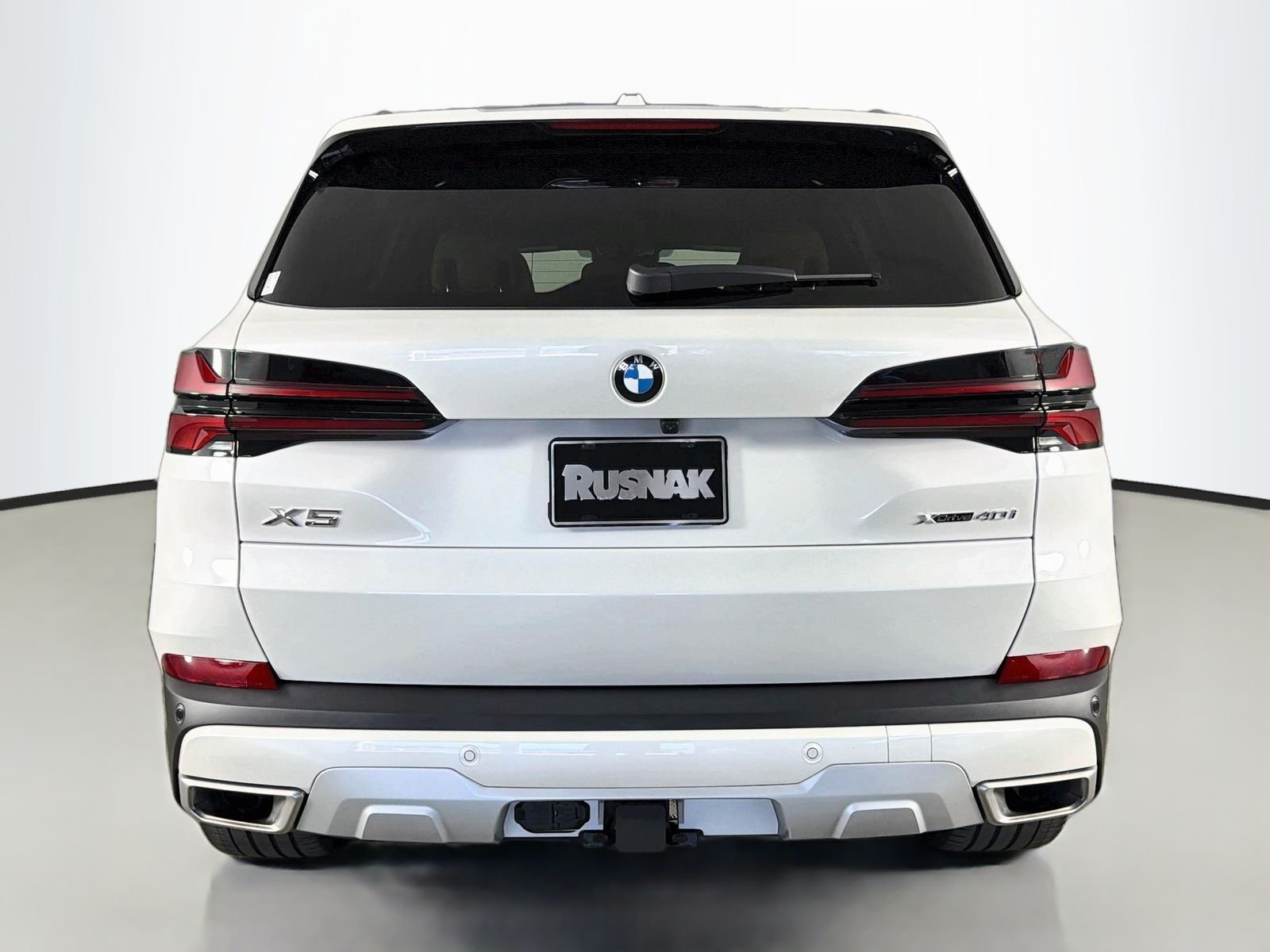 Used 2026 Mineral White Metallic BMW xDrive40i image 6