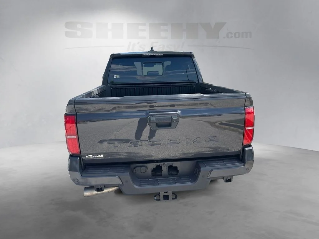 Used 2024  Toyota SR5 image 13