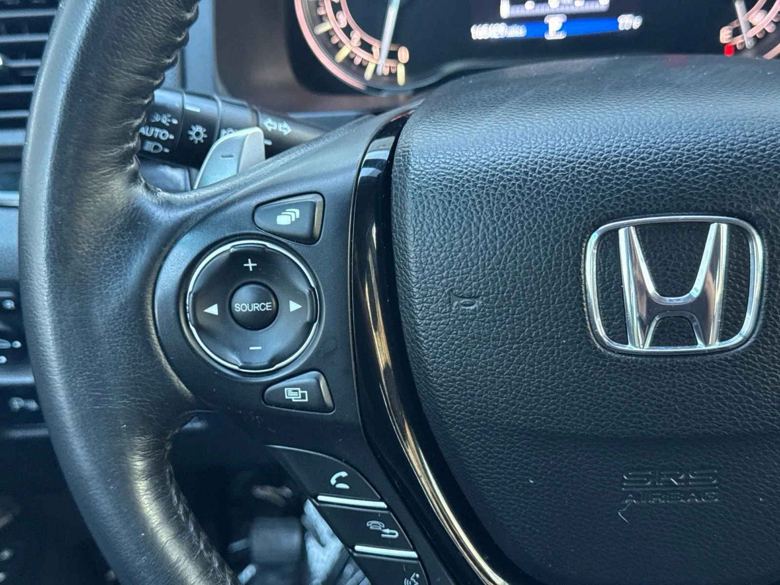 Used 2017 White Diamond Pearl Honda Touring image 41