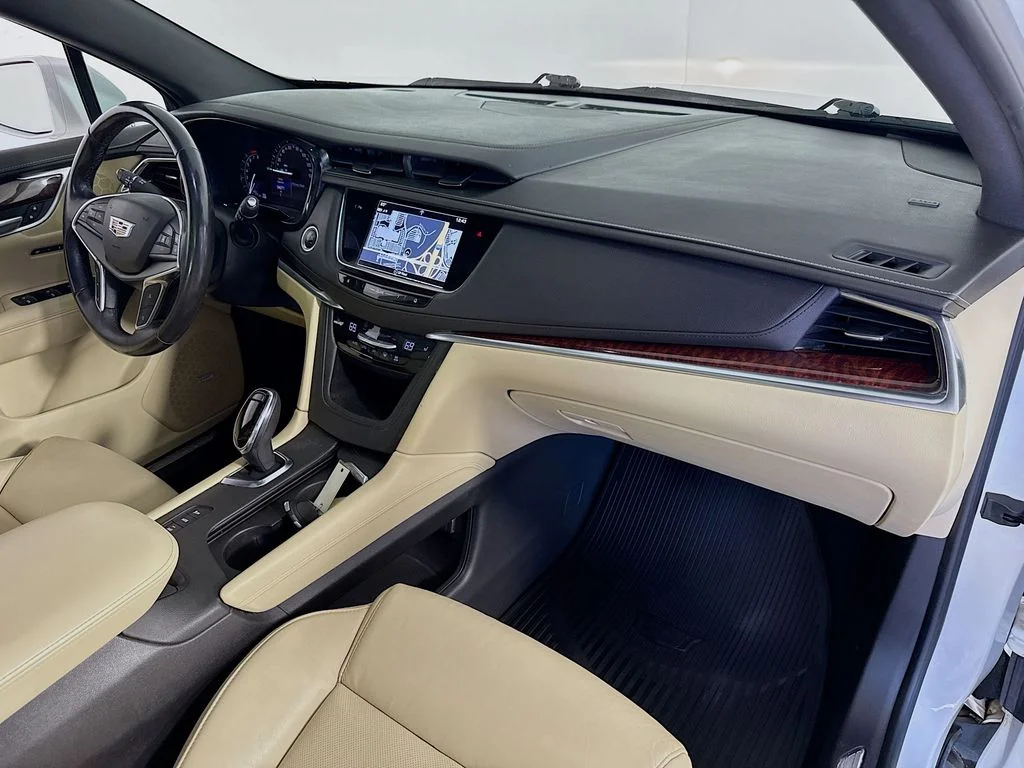 Used 2018 Crystal White Tri-Coat Cadillac Luxury AWD image 32
